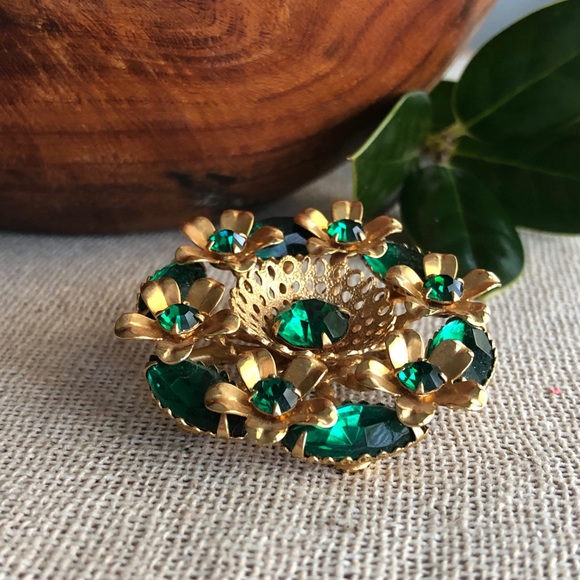 Vintage Emerald Green Rhinestone & Goldtone Brooch - Picture 5 of 10